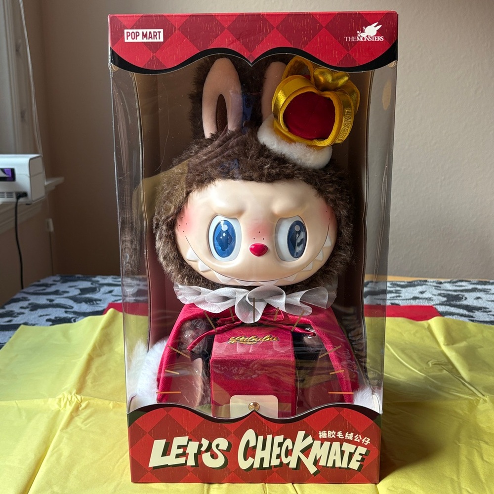 👑 POP MART THE MONSTERS LET’S CHECKMATE
SERIES VINYL PLUSH DOLL 👑  NWT 👑